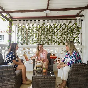 Tamaca House Hotel